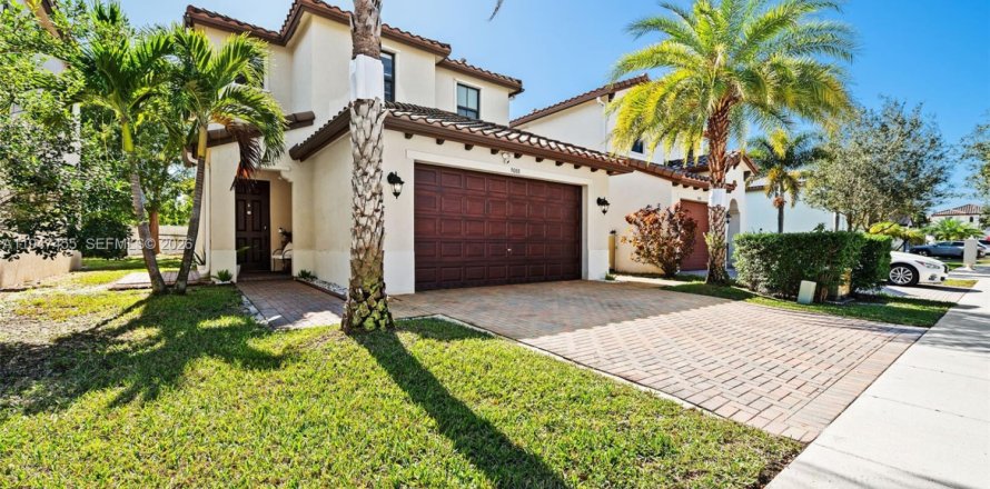 Casa en Miramar, Florida 3 dormitorios, 173.54 m2 № 2009613