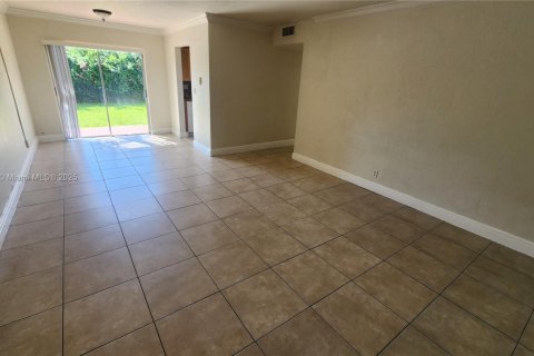 Copropriété à louer à Coral Springs, Floride: 2 chambres, 81.66 m2 № 1931530 - photo 3