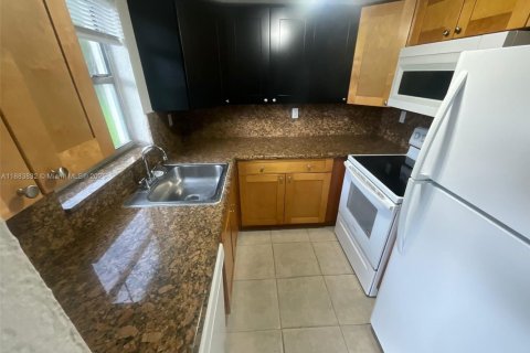 Copropriété à louer à Coral Springs, Floride: 2 chambres, 81.66 m2 № 1931530 - photo 2