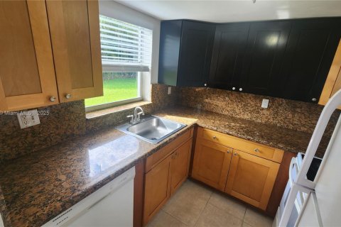 Copropriété à louer à Coral Springs, Floride: 2 chambres, 81.66 m2 № 1931530 - photo 1