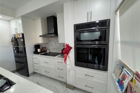 Townhouse in Dania Beach, Florida 3 bedrooms, 128.39 sq.m. № 1710543 - photo 16