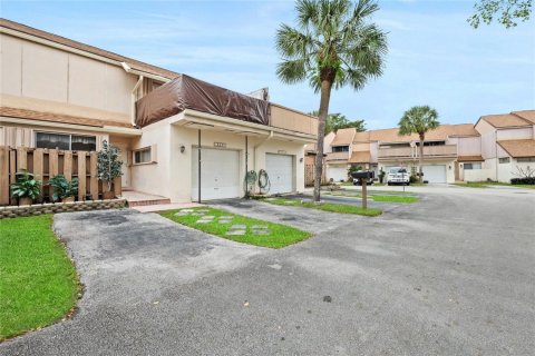 Townhouse in Plantation, Florida 4 bedrooms, 164.44 sq.m. № 1223131 - photo 1