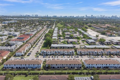 Купить таунхаус в Майами, Флорида 3 спальни, 154.4м2, № 2050603 - фото 29
