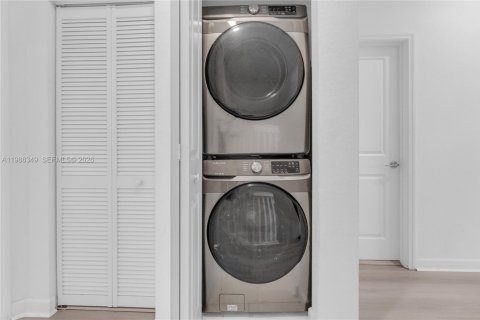 Купить таунхаус в Майами, Флорида 3 спальни, 154.4м2, № 2050603 - фото 25