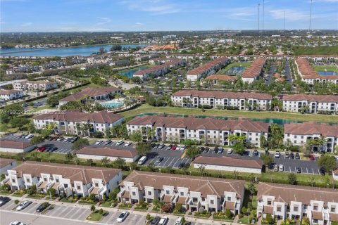 Купить таунхаус в Майами, Флорида 3 спальни, 154.4м2, № 2050603 - фото 30