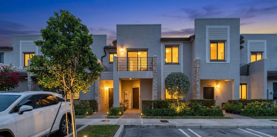 Таунхаус в Майами, Флорида 3 спальни, 154.4м2 № 2050603