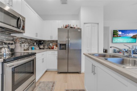 Купить таунхаус в Майами, Флорида 3 спальни, 154.4м2, № 2050603 - фото 9