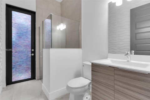 Casa en venta en Miami, Florida, 4 dormitorios, 241.27 m2 № 2057642 - foto 9