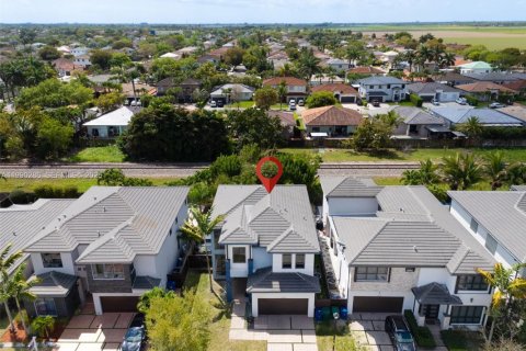 Casa en venta en Miami, Florida, 4 dormitorios, 241.27 m2 № 2057642 - foto 21