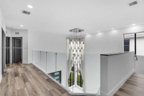 Casa en venta en Miami, Florida, 4 dormitorios, 241.27 m2 № 2057642 - foto 10