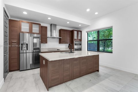 Casa en venta en Miami, Florida, 4 dormitorios, 241.27 m2 № 2057642 - foto 6