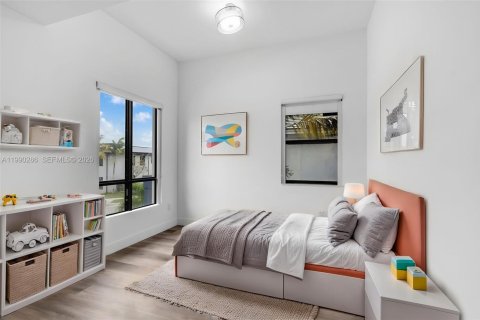 Casa en venta en Miami, Florida, 4 dormitorios, 241.27 m2 № 2057642 - foto 15