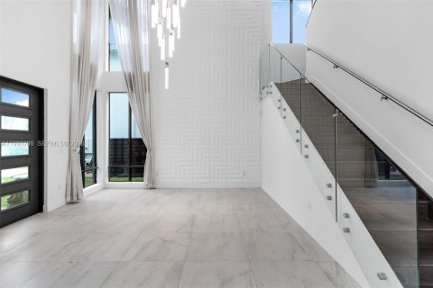 Casa en venta en Miami, Florida, 4 dormitorios, 241.27 m2 № 2057642 - foto 3