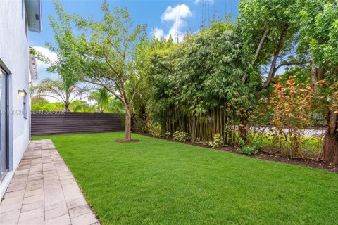 Casa en venta en Miami, Florida, 4 dormitorios, 241.27 m2 № 2057642 - foto 19