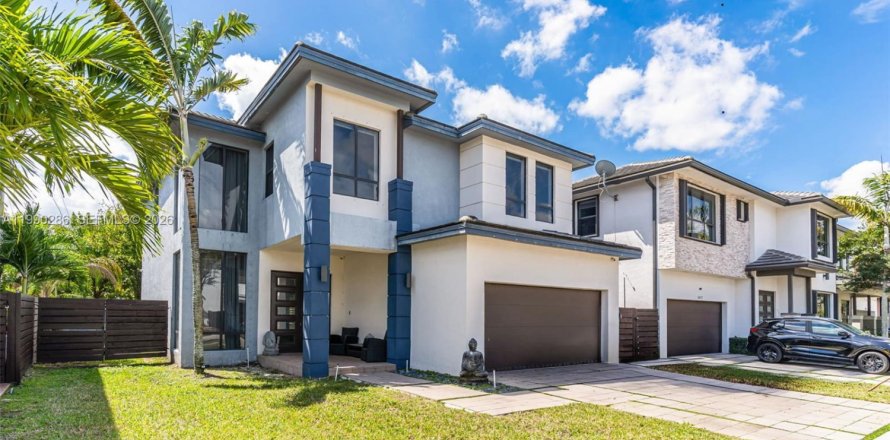 Casa en Miami, Florida 4 dormitorios, 241.27 m2 № 2057642