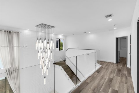 Casa en venta en Miami, Florida, 4 dormitorios, 241.27 m2 № 2057642 - foto 14