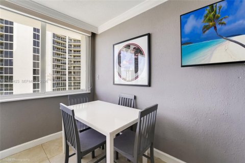 Hotel in Sunny Isles Beach, Florida 33.44 sq.m. № 2085058 - photo 6
