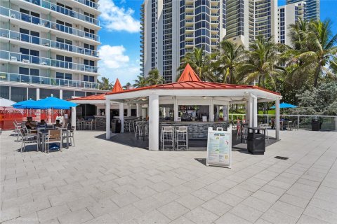 Hotel in Sunny Isles Beach, Florida 33.44 sq.m. № 2085058 - photo 15
