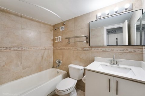Hotel in Sunny Isles Beach, Florida 33.44 sq.m. № 2085058 - photo 8