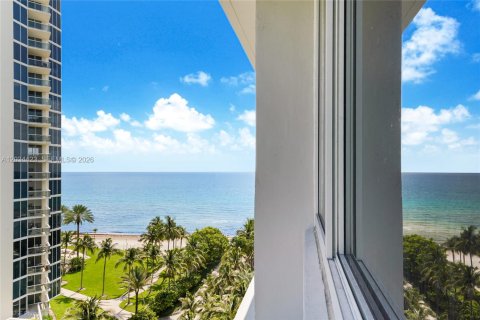Hotel in Sunny Isles Beach, Florida 33.44 sq.m. № 2085058