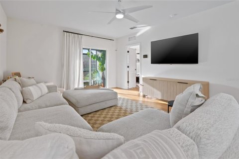 Casa en venta en New Smyrna Beach, Florida, 3 dormitorios, 153.2 m2 № 1583502 - foto 5