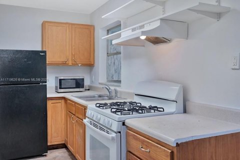Condo in North Miami, Florida, 1 bedroom  № 2027812 - photo 6