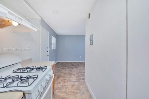 Condo in North Miami, Florida, 1 bedroom  № 2027812 - photo 8