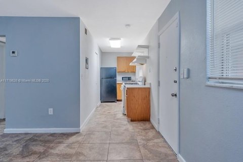 Condo in North Miami, Florida, 1 bedroom  № 2027812 - photo 5