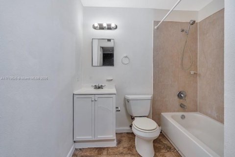 Condo in North Miami, Florida, 1 bedroom  № 2027812 - photo 14