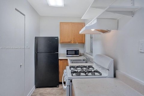 Condo in North Miami, Florida, 1 bedroom  № 2027812 - photo 7