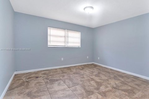 Condo in North Miami, Florida, 1 bedroom  № 2027812 - photo 15
