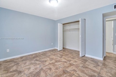 Condo in North Miami, Florida, 1 bedroom  № 2027812 - photo 16