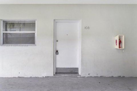 Condo in North Miami, Florida, 1 bedroom  № 2027812