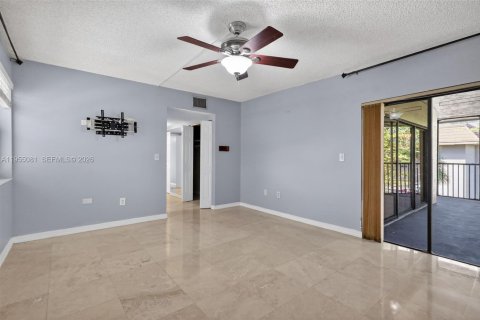 Copropriété à vendre à Miami, Floride: 2 chambres, 130.53 m2 № 2010875 - photo 18