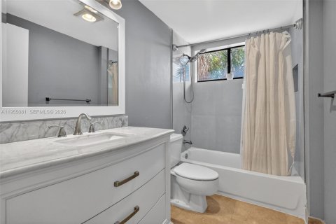 Copropriété à vendre à Miami, Floride: 2 chambres, 130.53 m2 № 2010875 - photo 16