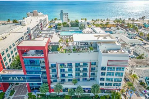 Condominio en Hollywood, Florida, 1 dormitorio  № 2034637