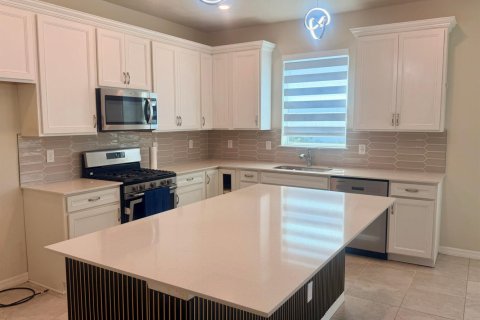 House in Port St. Lucie, Florida 4 bedrooms, 171.78 sq.m. № 2412456 - photo 4