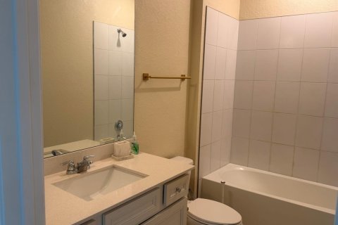 House in Port St. Lucie, Florida 4 bedrooms, 171.78 sq.m. № 2412456 - photo 13