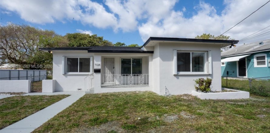 House in Miami, Florida 4 bedrooms, 117.71 sq.m. № 2031833