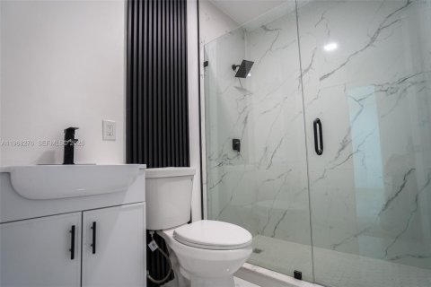 House in Miami, Florida 4 bedrooms, 117.71 sq.m. № 2031833 - photo 23