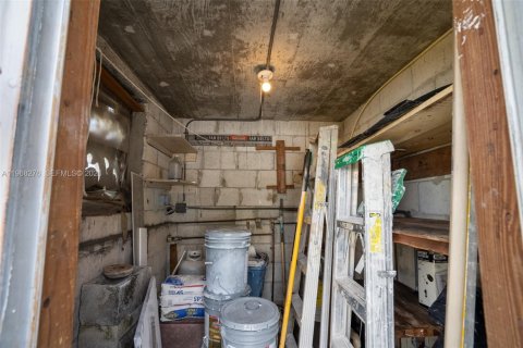 House in Miami, Florida 4 bedrooms, 117.71 sq.m. № 2031833 - photo 25