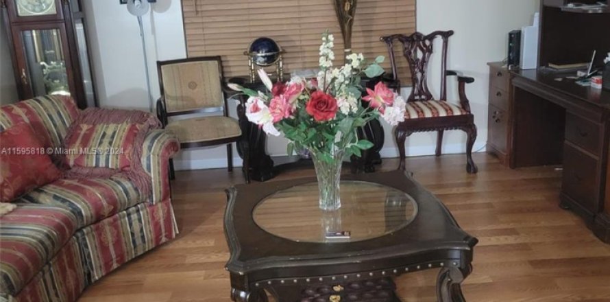 Propiedad comercial en Palm Bay, Florida № 1189628