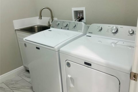 Casa en alquiler en Kissimmee, Florida, 3 dormitorios, 145.02 m2 № 1603217 - foto 11