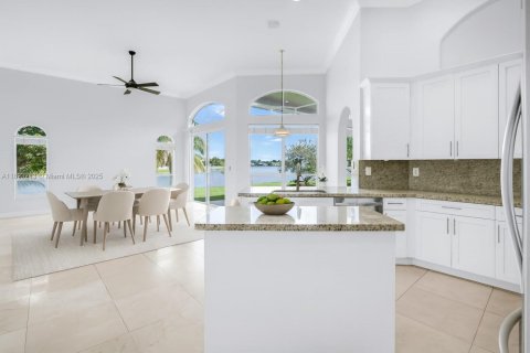 Снять в аренду виллу или дом в Пемброк-Пайнс, Флорида 5 спален, 262.82м2, № 1946127 - фото 6