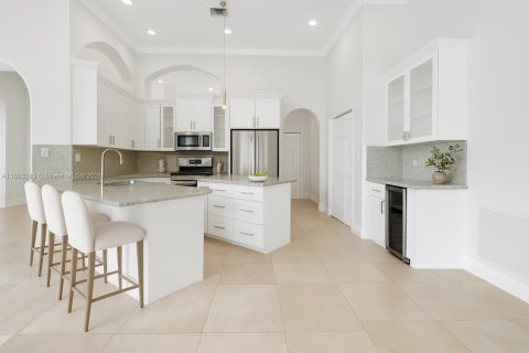 Снять в аренду виллу или дом в Пемброк-Пайнс, Флорида 5 спален, 262.82м2, № 1946127 - фото 5