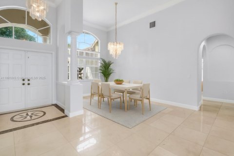 Снять в аренду виллу или дом в Пемброк-Пайнс, Флорида 5 спален, 262.82м2, № 1946127 - фото 20