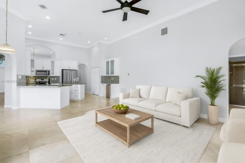 Снять в аренду виллу или дом в Пемброк-Пайнс, Флорида 5 спален, 262.82м2, № 1946127 - фото 10