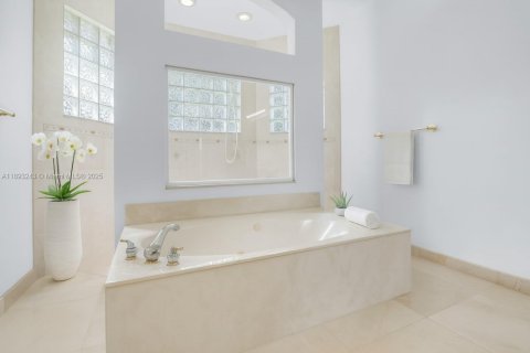 Снять в аренду виллу или дом в Пемброк-Пайнс, Флорида 5 спален, 262.82м2, № 1946127 - фото 13