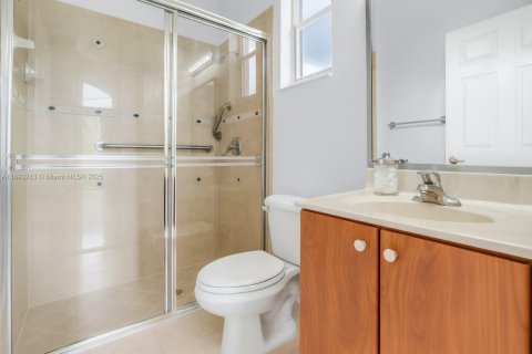 Снять в аренду виллу или дом в Пемброк-Пайнс, Флорида 5 спален, 262.82м2, № 1946127 - фото 17