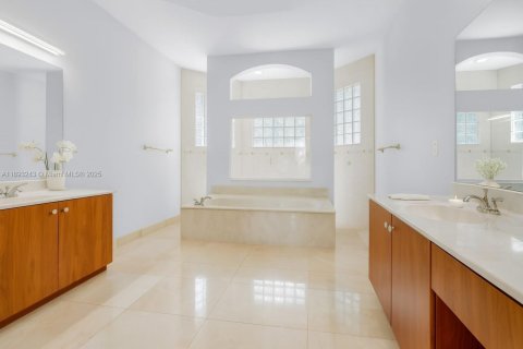 Снять в аренду виллу или дом в Пемброк-Пайнс, Флорида 5 спален, 262.82м2, № 1946127 - фото 15